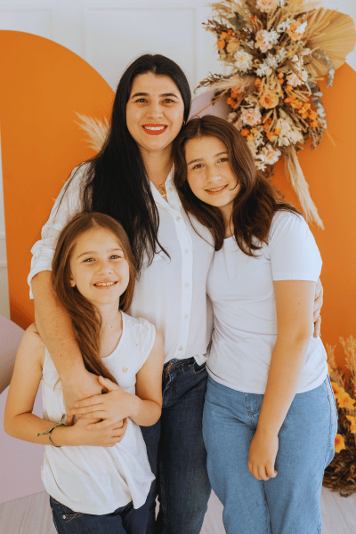 doula vanessa sanfins com suas filhas